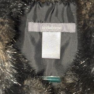 Liz Claiborne black vest black Faux fur collar